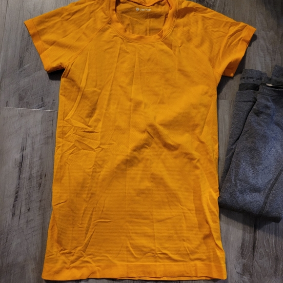 Six Size 6 Lululemon Tops - Picture 8 of 8